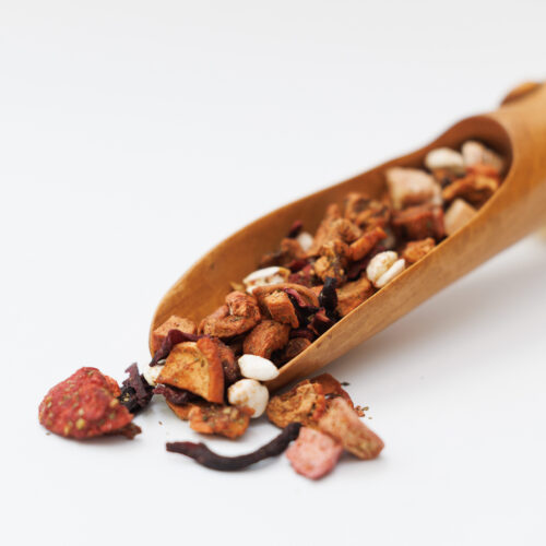 Rabarberi-maasika tee