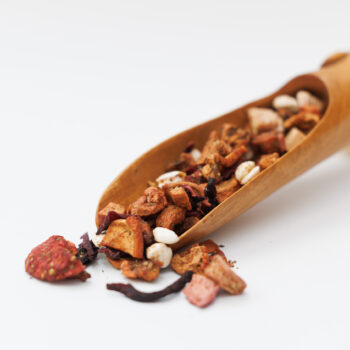 Rabarberi-maasika tee