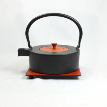 Malmkann lapik must, punane alus ja kaas 800 ml